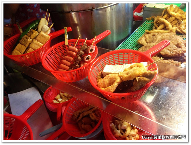 『桃園美食小吃』阿珠碳烤鹽酥雞★桃園火車站前鹽酥雞涮上自製碳烤醬料入味/桃園周末假日限定必吃宵夜