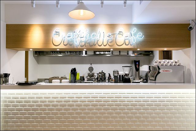 《捷運板南線/國父紀念館站美食》CRAFTHOLIC Café全球一號店，療癒首發！什麼都可愛、令人少女心爆發的宇宙人主題餐廳