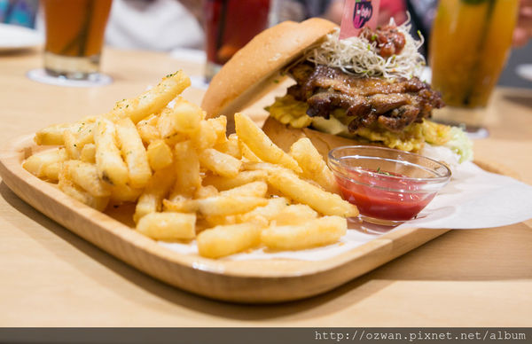 [吃喝]夢幻少女心萌漾好療癒～宇宙人主題餐廳CRAFTHOLIC CAFE。