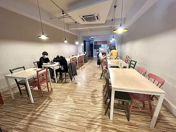 板橋府中早午餐推薦/coffeee早午餐咖啡/誤打誤撞跟朋友去用餐發現好吃的歐姆蛋早午餐/我不得不推超值得去吃