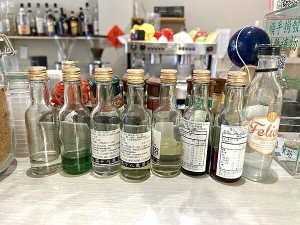 板橋府中早午餐推薦/coffeee早午餐咖啡/誤打誤撞跟朋友去用餐發現好吃的歐姆蛋早午餐/我不得不推超值得去吃