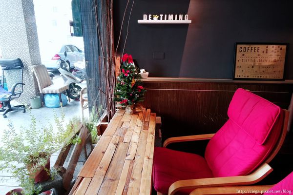 【高雄前金│早午餐】Café De Timing 滴時刻│舊公寓新設計，一杯咖啡一塊蛋糕的午後好愜意│餐點採現點現做，店家自製手桿麵包和甜點，近美麗島站