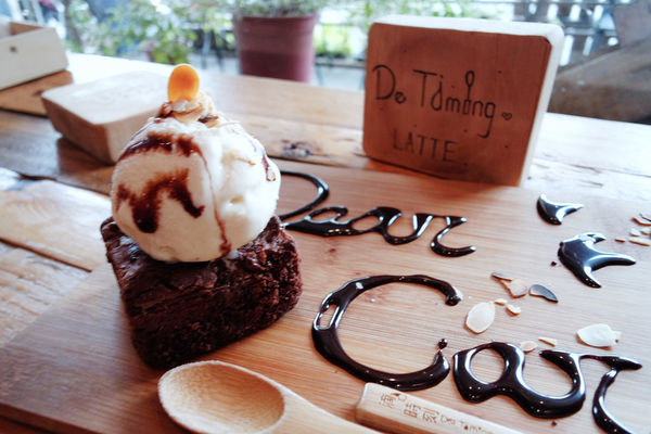 【高雄前金│早午餐】Café De Timing 滴時刻│舊公寓新設計，一杯咖啡一塊蛋糕的午後好愜意│餐點採現點現做，店家自製手桿麵包和甜點，近美麗島站