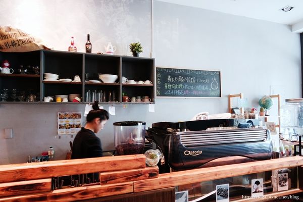 【高雄前金│早午餐】Café De Timing 滴時刻│舊公寓新設計，一杯咖啡一塊蛋糕的午後好愜意│餐點採現點現做，店家自製手桿麵包和甜點，近美麗島站