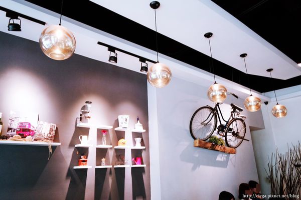 【高雄前金│早午餐】Café De Timing 滴時刻│舊公寓新設計，一杯咖啡一塊蛋糕的午後好愜意│餐點採現點現做，店家自製手桿麵包和甜點，近美麗島站