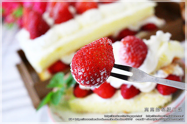 麵包花園烘焙坊：【高雄】前鎮區。麵包花園烘焙坊 冬季草莓系列《草莓千層蛋糕、草莓盆栽、草莓排排讚蛋糕》