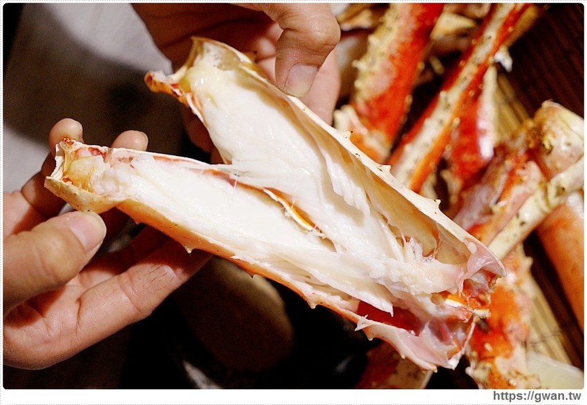 台中隱藏版帝王蟹四吃!還有超濃蟹膏粥,蟹霸王套餐每日限量四組,沒預訂吃不到~