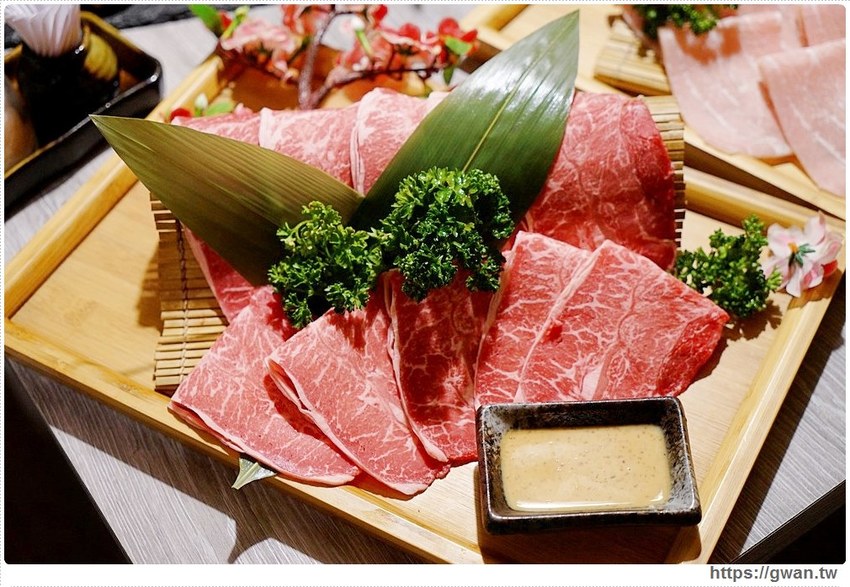 台中隱藏版帝王蟹四吃!還有超濃蟹膏粥,蟹霸王套餐每日限量四組,沒預訂吃不到~