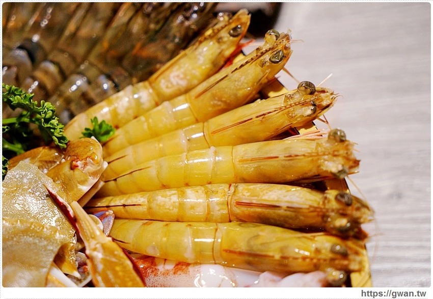 台中隱藏版帝王蟹四吃!還有超濃蟹膏粥,蟹霸王套餐每日限量四組,沒預訂吃不到~