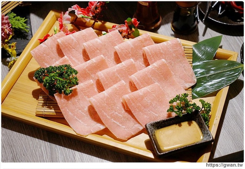 台中隱藏版帝王蟹四吃!還有超濃蟹膏粥,蟹霸王套餐每日限量四組,沒預訂吃不到~