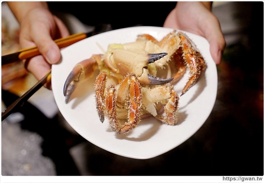 台中隱藏版帝王蟹四吃!還有超濃蟹膏粥,蟹霸王套餐每日限量四組,沒預訂吃不到~