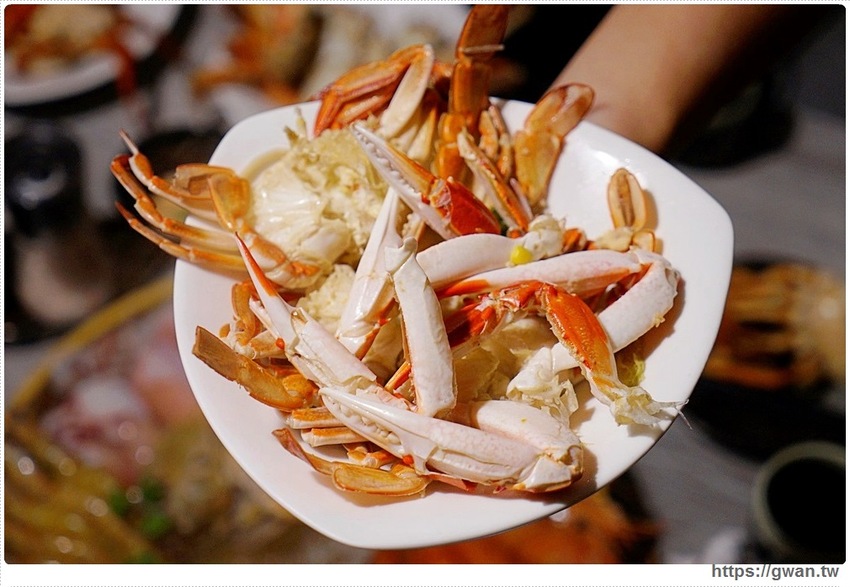 台中隱藏版帝王蟹四吃!還有超濃蟹膏粥,蟹霸王套餐每日限量四組,沒預訂吃不到~