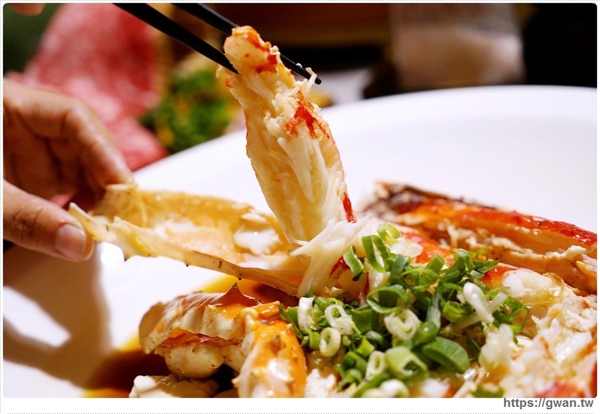 台中隱藏版帝王蟹四吃!還有超濃蟹膏粥,蟹霸王套餐每日限量四組,沒預訂吃不到~