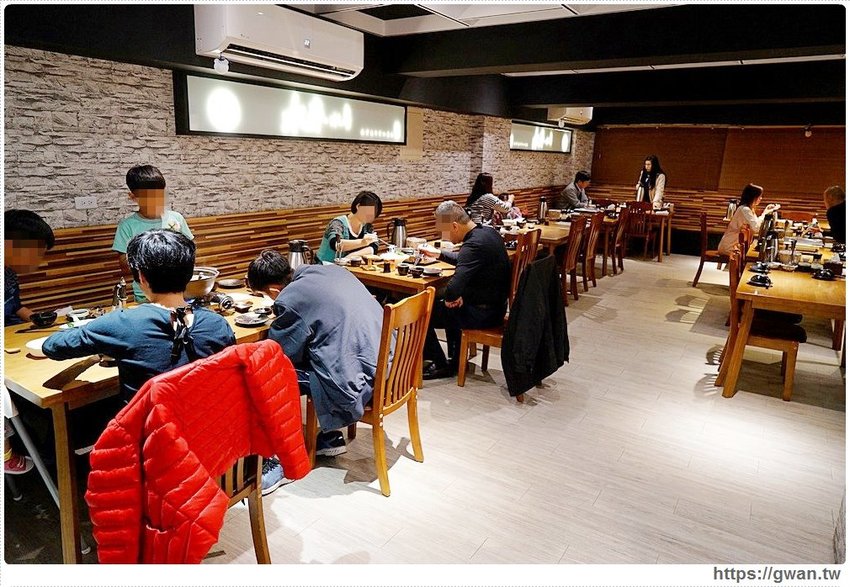 台中隱藏版帝王蟹四吃!還有超濃蟹膏粥,蟹霸王套餐每日限量四組,沒預訂吃不到~