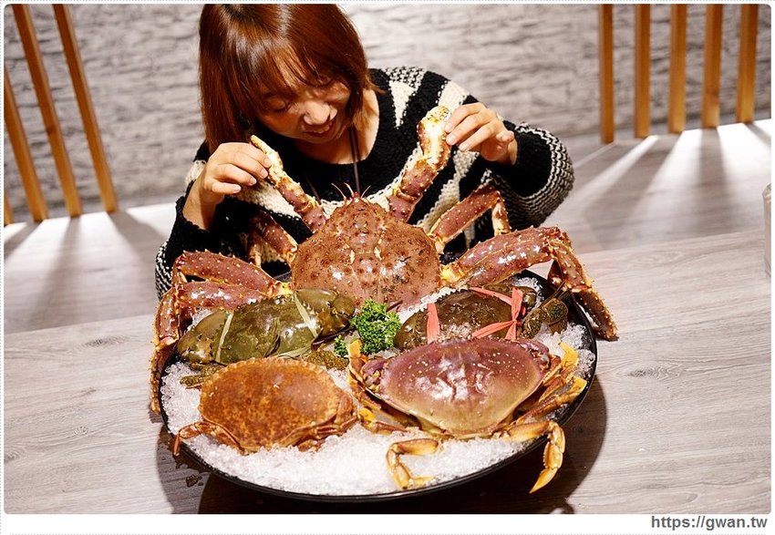 台中隱藏版帝王蟹四吃!還有超濃蟹膏粥,蟹霸王套餐每日限量四組,沒預訂吃不到~