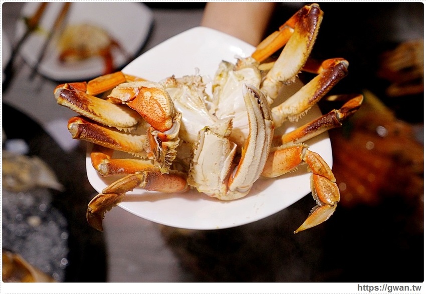 台中隱藏版帝王蟹四吃!還有超濃蟹膏粥,蟹霸王套餐每日限量四組,沒預訂吃不到~