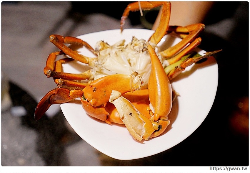 台中隱藏版帝王蟹四吃!還有超濃蟹膏粥,蟹霸王套餐每日限量四組,沒預訂吃不到~