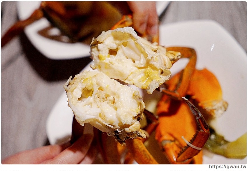 台中隱藏版帝王蟹四吃!還有超濃蟹膏粥,蟹霸王套餐每日限量四組,沒預訂吃不到~