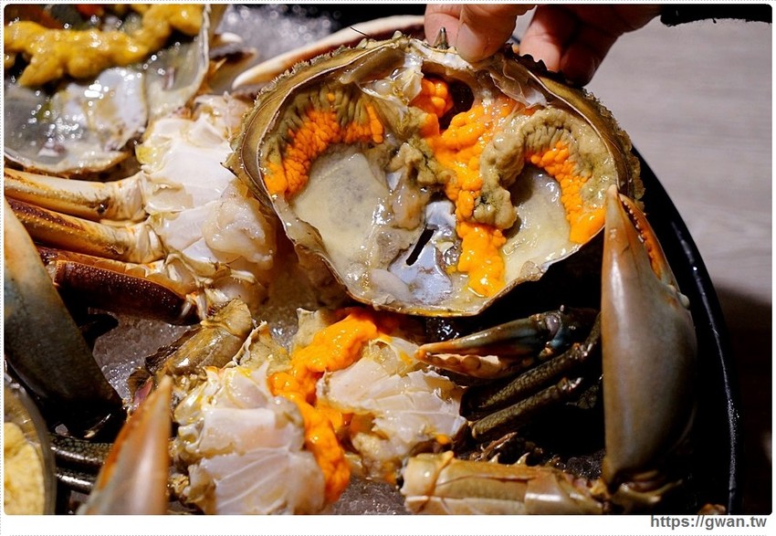 台中隱藏版帝王蟹四吃!還有超濃蟹膏粥,蟹霸王套餐每日限量四組,沒預訂吃不到~