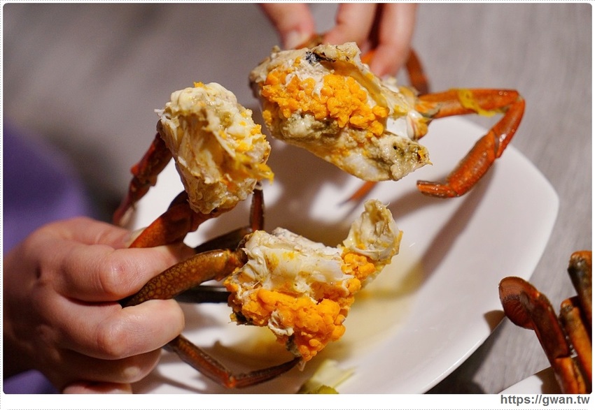台中隱藏版帝王蟹四吃!還有超濃蟹膏粥,蟹霸王套餐每日限量四組,沒預訂吃不到~