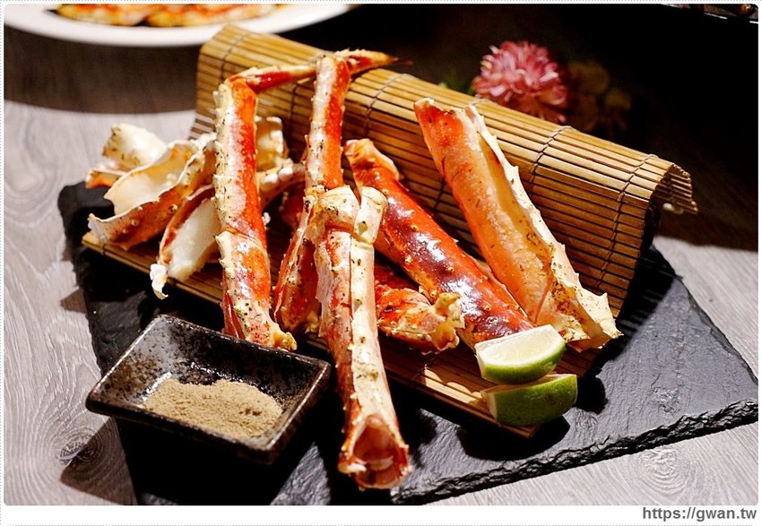 台中隱藏版帝王蟹四吃!還有超濃蟹膏粥,蟹霸王套餐每日限量四組,沒預訂吃不到~