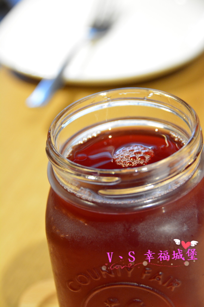 【台北大安區美食】忠孝敦化站 Imp Cafe ~ 有著大螢幕可看球賽的運動餐廳，悠閒環境更是姐妹聚會的好地方 !