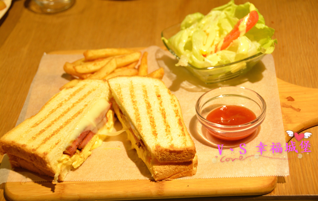 【台北大安區美食】忠孝敦化站 Imp Cafe ~ 有著大螢幕可看球賽的運動餐廳，悠閒環境更是姐妹聚會的好地方 !