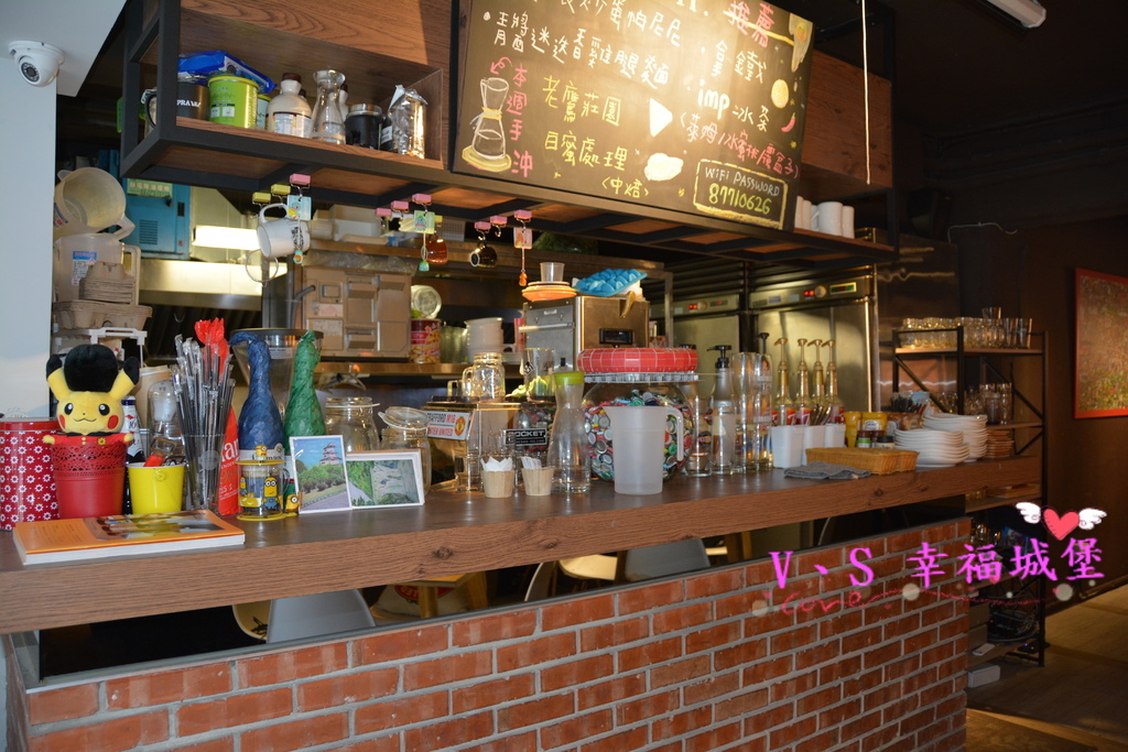 【台北大安區美食】忠孝敦化站 Imp Cafe ~ 有著大螢幕可看球賽的運動餐廳，悠閒環境更是姐妹聚會的好地方 !