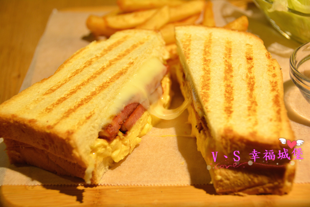 【台北大安區美食】忠孝敦化站 Imp Cafe ~ 有著大螢幕可看球賽的運動餐廳，悠閒環境更是姐妹聚會的好地方 !