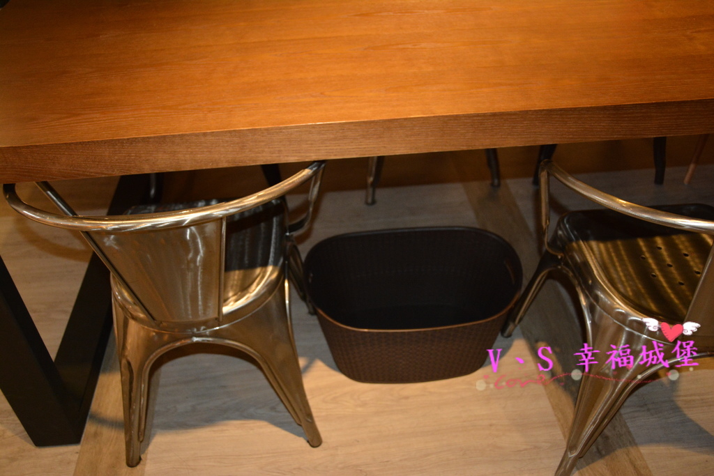 【台北大安區美食】忠孝敦化站 Imp Cafe ~ 有著大螢幕可看球賽的運動餐廳，悠閒環境更是姐妹聚會的好地方 !