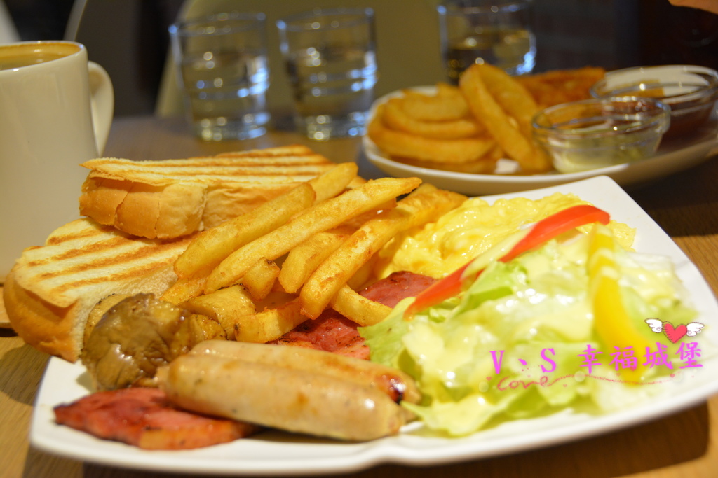 【台北大安區美食】忠孝敦化站 Imp Cafe ~ 有著大螢幕可看球賽的運動餐廳，悠閒環境更是姐妹聚會的好地方 !