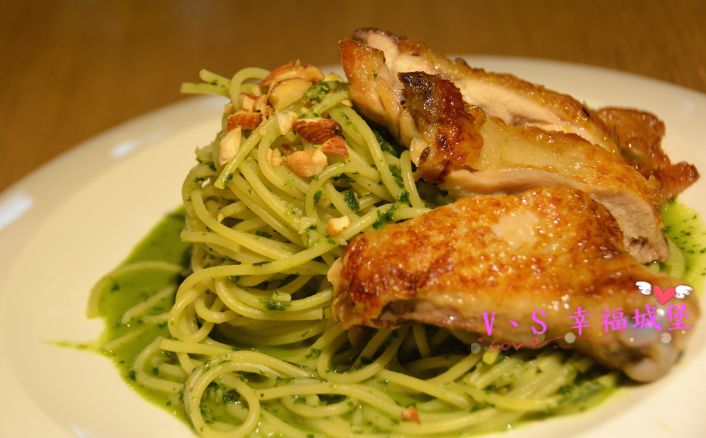 【台北大安區美食】忠孝敦化站 Imp Cafe ~ 有著大螢幕可看球賽的運動餐廳，悠閒環境更是姐妹聚會的好地方 !