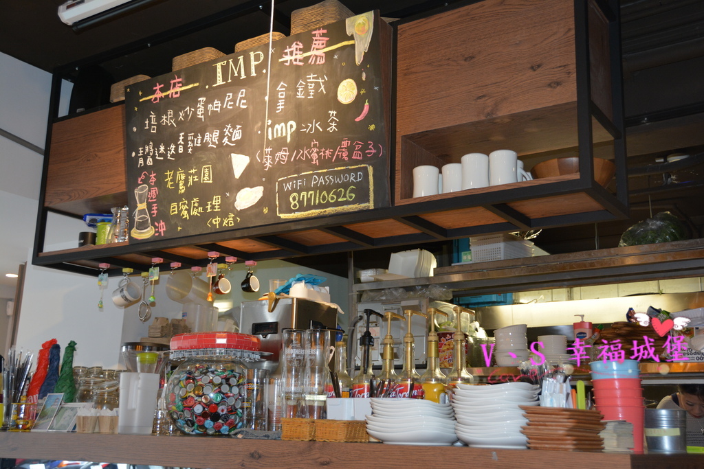 【台北大安區美食】忠孝敦化站 Imp Cafe ~ 有著大螢幕可看球賽的運動餐廳，悠閒環境更是姐妹聚會的好地方 !