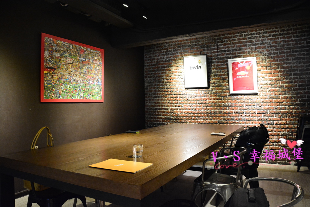 【台北大安區美食】忠孝敦化站 Imp Cafe ~ 有著大螢幕可看球賽的運動餐廳，悠閒環境更是姐妹聚會的好地方 !