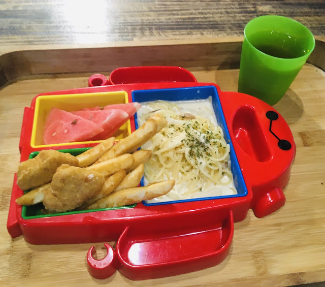 [台北住宿] UiNN Business Hotel 悠逸商旅｜士林附設室內外遊戲區的親子友善旅館，步行10分鐘即可達科教館、天文館、兒童新樂園、士林親子館，全家大小入住超方便！