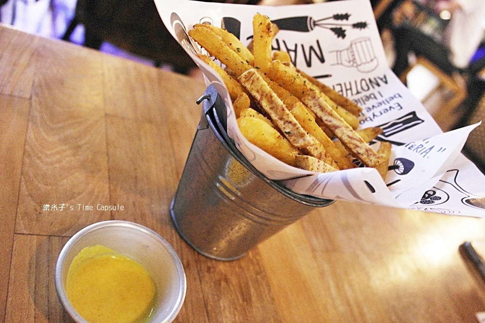 [台南東區]YES MARIE也是瑪莉-下班小酌聚餐的好地方!!充滿泰式西餐創意料理!