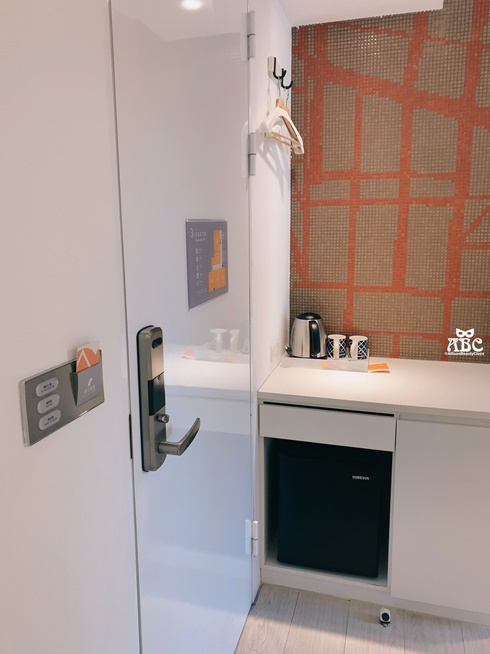 台中住宿|影音|希堤微旅免費停車,純白時尚旅店,散步到逢甲夜市!