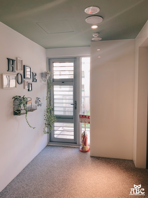 台中住宿|影音|希堤微旅免費停車,純白時尚旅店,散步到逢甲夜市!