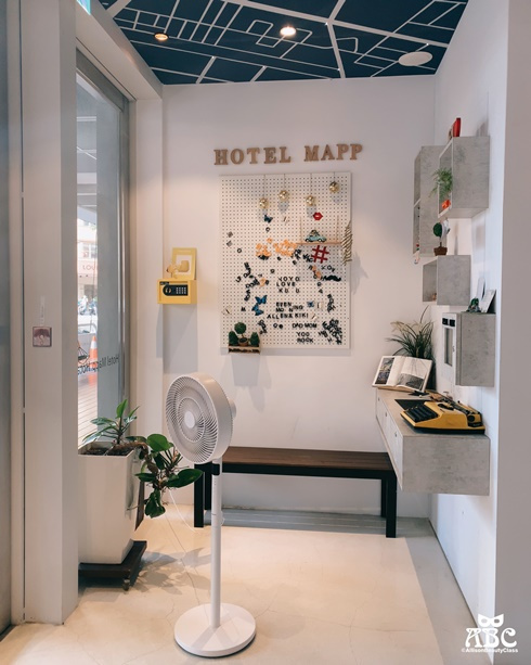 台中住宿|影音|希堤微旅免費停車,純白時尚旅店,散步到逢甲夜市!