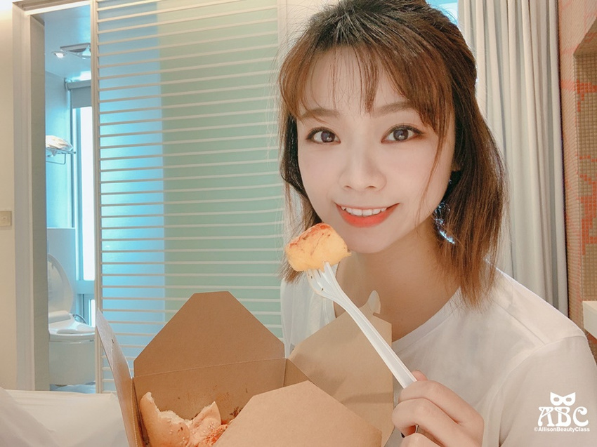 台中住宿|影音|希堤微旅免費停車,純白時尚旅店,散步到逢甲夜市!