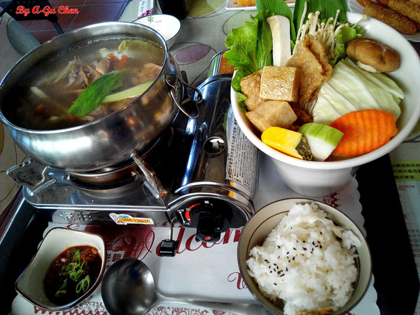 魔法森林：【臺南Ω安定區】魔法森林。彷彿置身在山林祕境中享用美食