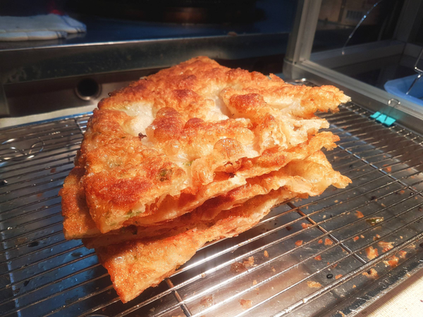 台南新市【輝爸的外酥內軟Q~鄉味蔥油餅】胡椒/咖哩/梅粉/泡菜/辣味/芥末/海苔/蒜味