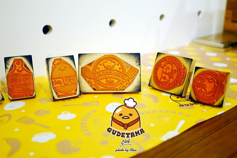 【台北】Gudetama Chef 蛋黃哥五星主廚餐廳 ~ 蛋黃哥變身五星主廚落腳台北東區啦!!! 環境、餐點萌翻天、超療癒 / 主題餐廳 / 捷運忠孝復興 / 內附菜單