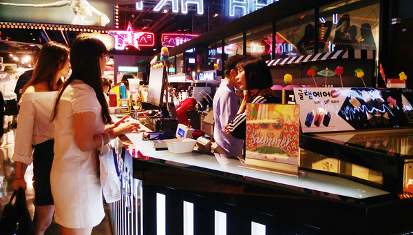 SEOUL BISTRO：台北信義區   Seoul Bistro韓式辣炒年糕 雲朵盤 讓你邊走邊喝邊吃邊逛百貨公司   Glam air  超可愛棉花糖冰淇淋 讓你完全捨不得吃