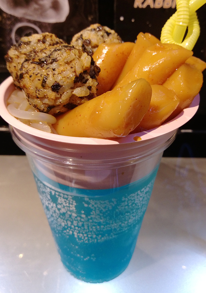 SEOUL BISTRO：台北信義區   Seoul Bistro韓式辣炒年糕 雲朵盤 讓你邊走邊喝邊吃邊逛百貨公司   Glam air  超可愛棉花糖冰淇淋 讓你完全捨不得吃