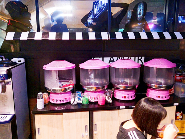 SEOUL BISTRO：台北信義區   Seoul Bistro韓式辣炒年糕 雲朵盤 讓你邊走邊喝邊吃邊逛百貨公司   Glam air  超可愛棉花糖冰淇淋 讓你完全捨不得吃