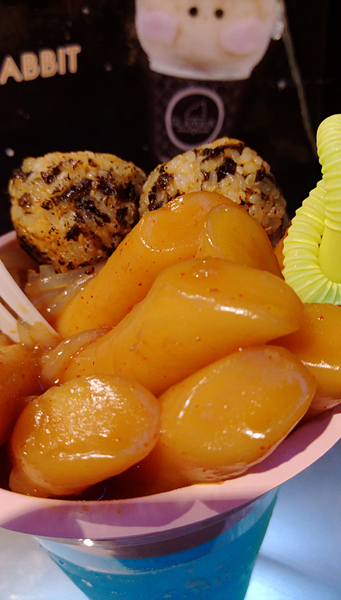 SEOUL BISTRO：台北信義區   Seoul Bistro韓式辣炒年糕 雲朵盤 讓你邊走邊喝邊吃邊逛百貨公司   Glam air  超可愛棉花糖冰淇淋 讓你完全捨不得吃