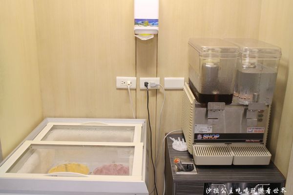 太妃鍋:松山粵式養生小煲鍋『太妃鍋』白飯.飲料.冰淇淋無限供應/捷運小巨蛋平價火鍋