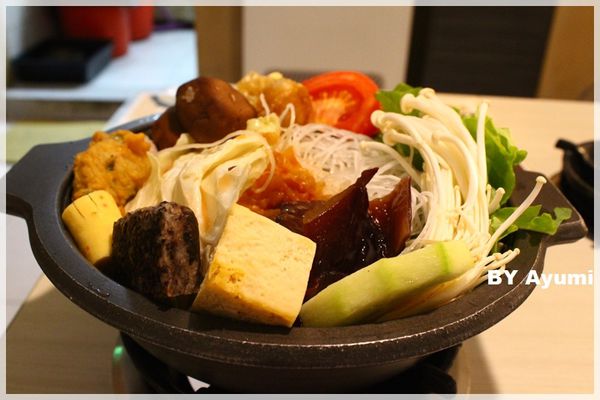 太妃鍋：[食記]❤太妃鍋❤粵式養生小煲鍋台北小巨蛋站平價美食小火鍋