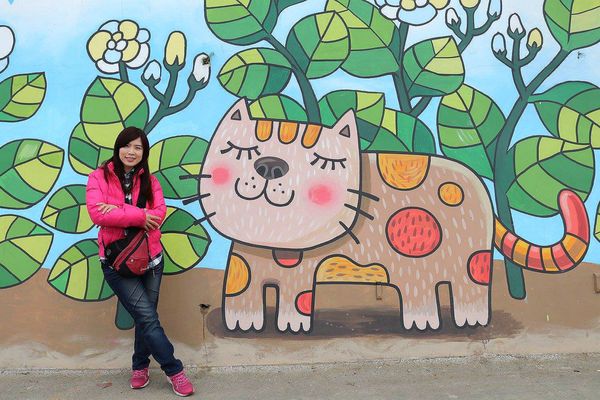 三春老樹稻田彩繪: 【彰化景點】花壇三春老樹&三家春彩繪牆~百年老樹祈求好姻緣/廟會陣頭好熱鬧/醒獅團戲梅花樁/鄉村花農務實的生活樂趣